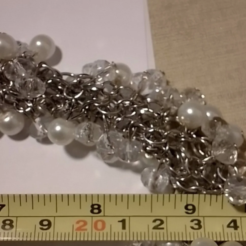 Faux Crystal and faux Pearl Necklace - Picture 3 of 4
